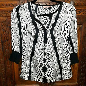 SOLE MIO Silk Black & White Graphic Blouse